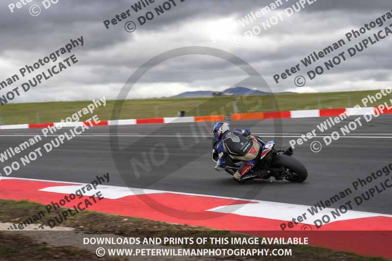 cadwell no limits trackday;cadwell park;cadwell park photographs;cadwell trackday photographs;enduro digital images;event digital images;eventdigitalimages;navarra;no limits trackdays;peter wileman photography;racing digital images;trackday digital images;trackday photos